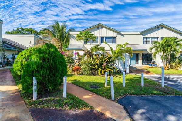 Loch Lomond, 3000 NW 5th Ter #112, Pompano Beach, Florida 33064, image 1