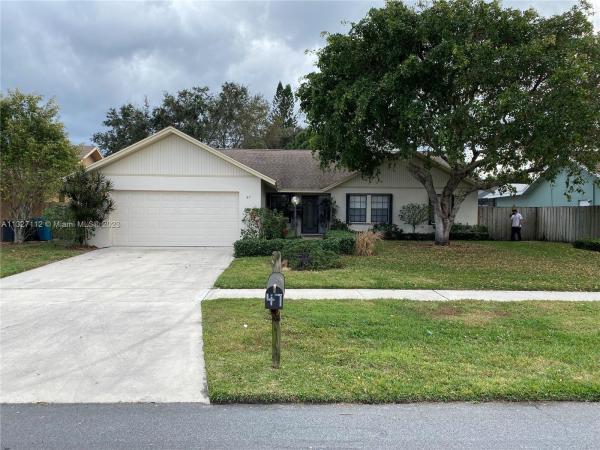 Clover Bend At The Meadows, 47 Cedar Cir, Boynton Beach, Florida 33436, image 1