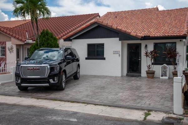 Alameda By The Lake, 2725 W 55th Pl, Hialeah, Florida 33016, image 1