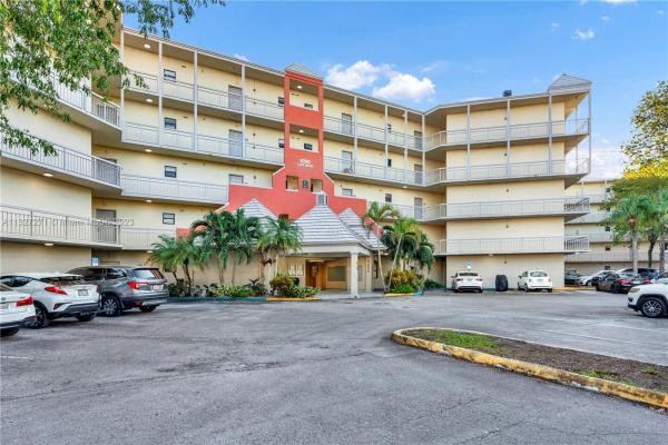 Las Vistas At Doral, 8290 Lake Dr #310, Doral, Florida 33166, image 2