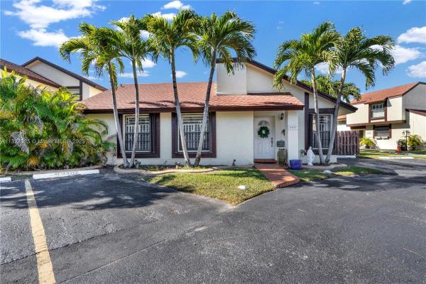 Spring Lakes Village, 9937 NW 5th Ln #9937, Fountainebleau, Florida 33172, image 1