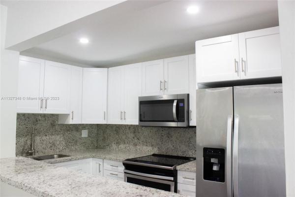 Kendall Acres, 10395 N Kendall Dr #V5, Kendall, Florida 33176, image 2