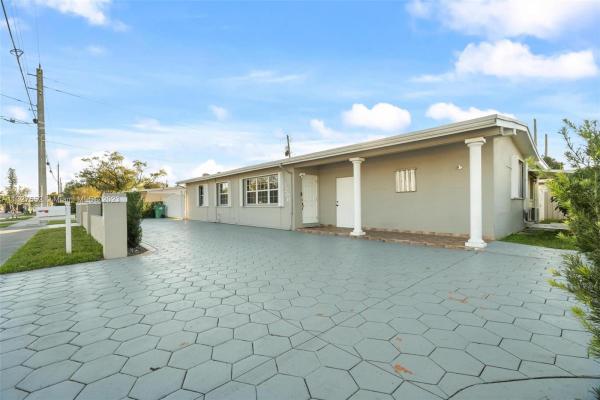Lee Homes, 3200 SW 97th Ave, University Park, Florida 33165, image 1