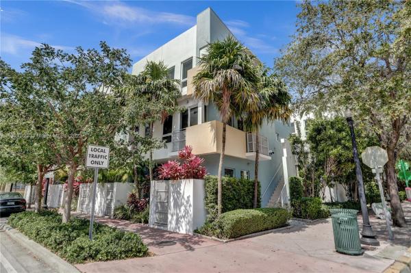 Washington Corner, 200 Washington Ave #15, Miami Beach, Florida 33139, image 1