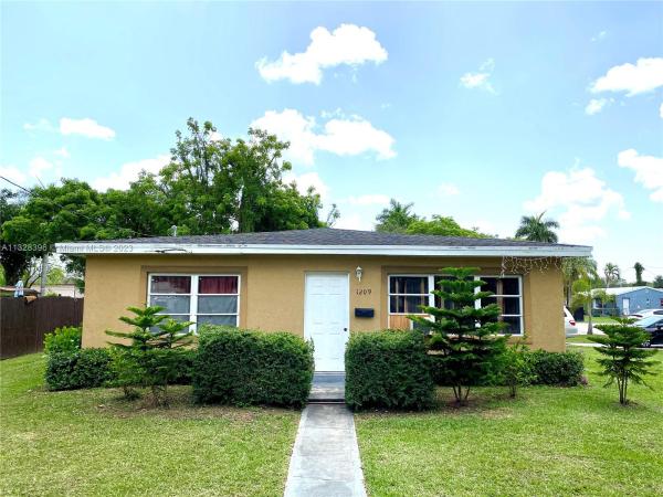 Ponce De Leon, 1209 NW 1st Ave, Homestead, Florida 33030, image 1
