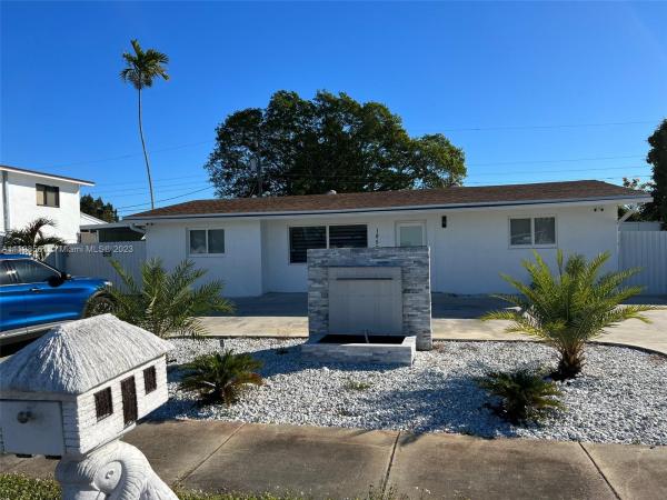 New England Village, 18525 NW 38th Ave, Miami Gardens, Florida 33055, image 1
