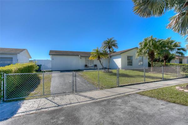 Meadow Wood Manor, 13050 SW 260th St, Princeton, Florida 33032, image 2
