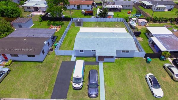 South Coral Homes, 10121 Martinique Dr, Cutler Bay, Florida 33189, image 2
