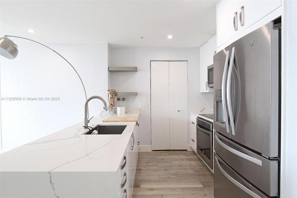 Met 1, 300 S Biscayne Blvd #T-2906, Miami, Florida 33131, image 2