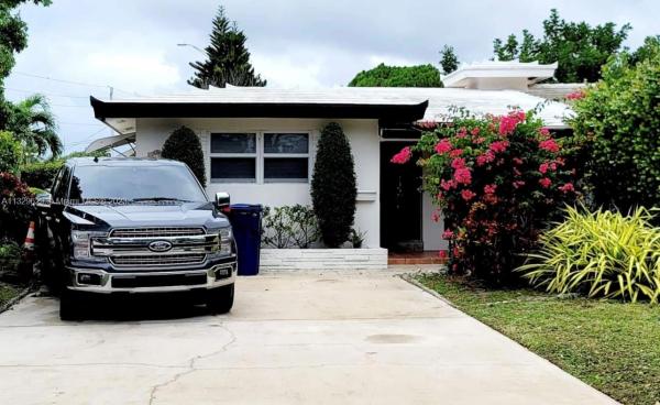 Edgewater Estates, 2113 NE 15th Ave, Wilton Manors, Florida 33305, image 1