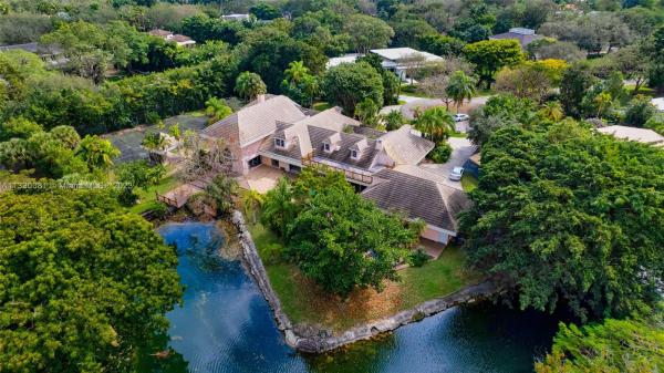 Pinecrest No HOA, 11000 SW 69th Ct, Pinecrest, Florida 33156, image 2