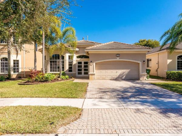 Laguna Isles, 6082 SW 195th Ave, Pembroke Pines, Florida 33332, image 1
