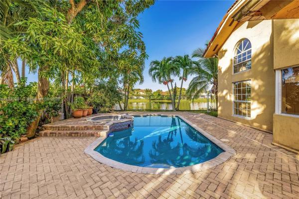15734 SW 43rd Ter, Unincorporated Dade County, Florida 33185, image 2