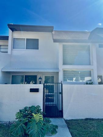 Snapper Creek Townhouses, 6949 SW 110th Ct, Kendall, Florida 33173, image 2