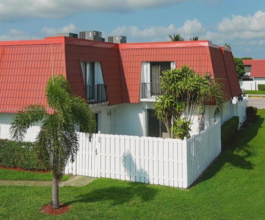 Golfview Harbour Townhouses, 1402 Harvard Ln #12b, Boynton Beach, Florida 33426, image 1