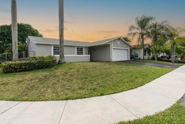 Meadow Wood Manor, 13200 SW 257th Ter, Princeton, Florida 33032, image 2