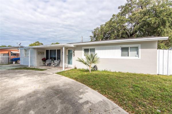 Carol City, 4711 NW 178th Ter, Miami Gardens, Florida 33055, image 2
