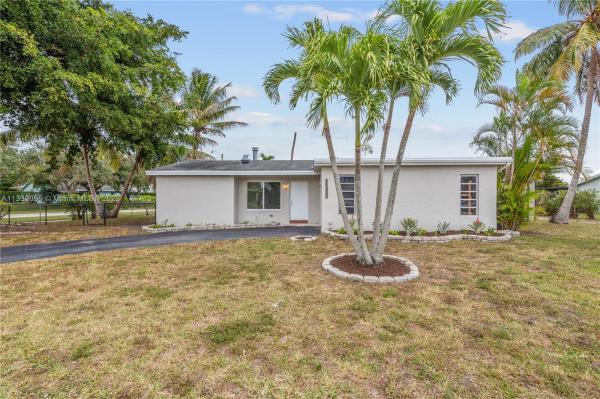 Windward Isle, 11935 NW 42nd St, Sunrise, Florida 33323, image 2