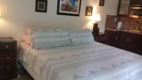 Knights Inn Hallandale, 26 Diplomat Pkwy #2205, Hallandale Beach, Florida 33009, image 1