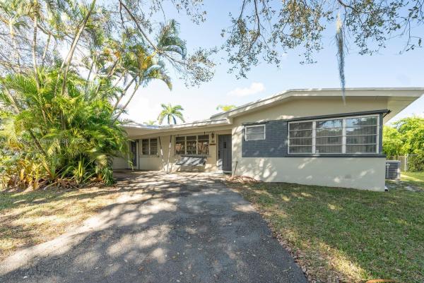 Downer Palms, 27 NE 18th St, Homestead, Florida 33030, image 1
