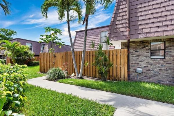 Courtyards, 7657 W Courtyard Run W #7657, Boca Raton, Florida 33433, image 1