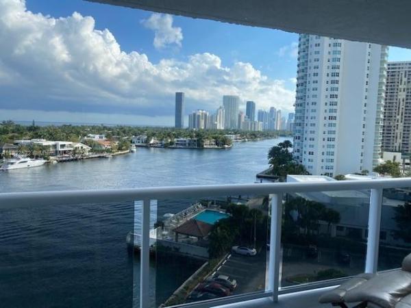 Waterview 2, 20515 E Country Club Dr #946, Aventura, Florida 33180, image 2