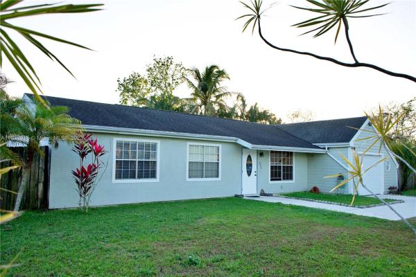 Bayshore Heights, 586 SE Starflower Ave, Port St. Lucie, Florida 34983, image 2