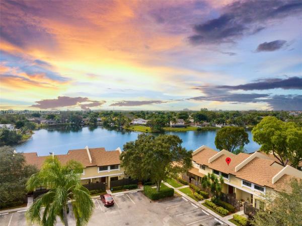 Tanglewood Townhomes, 290 SW 97th Ave, Pembroke Pines, Florida 33025, image 1