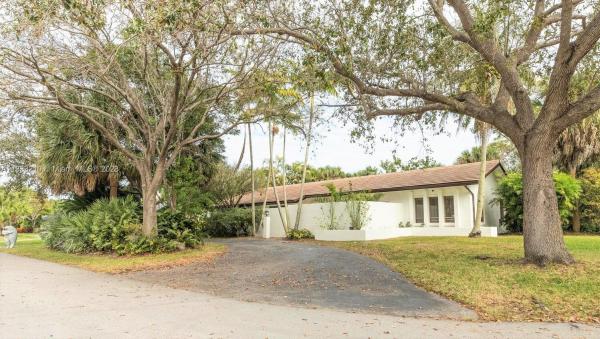 13935 SW 102nd Ct, Kendall, Florida 33176, image 2