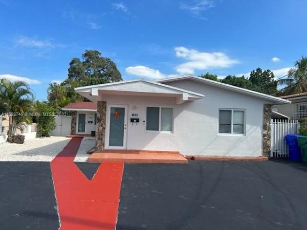Comfort Gardens, 811 NW 34th Ave, Miami, Florida 33125, image 1