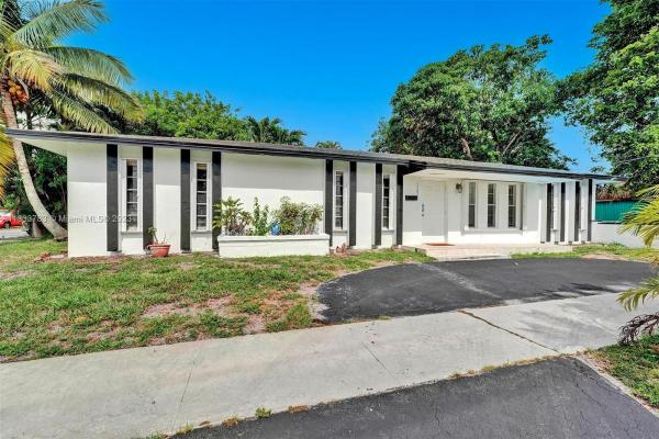 St James Park Delmar, 1302 SE 2nd Ave, Dania Beach, Florida 33004, image 1