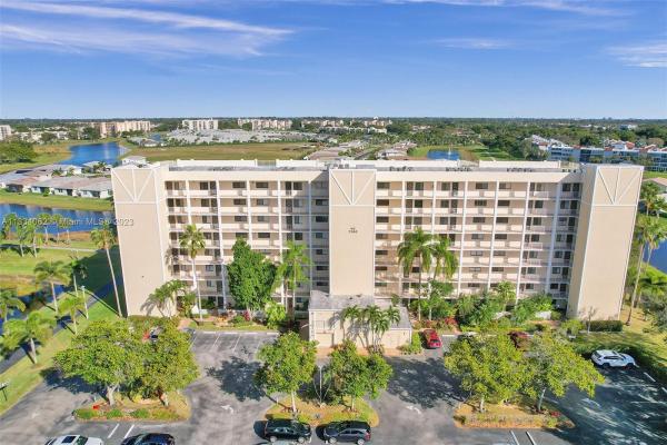 Huntington Lakes 5, 7260 Kinghurst Dr #707, Delray Beach, Florida 33446, image 2