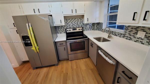 Casa Paradiso, 580 Egret Dr #209, Hallandale Beach, Florida 33009, image 1