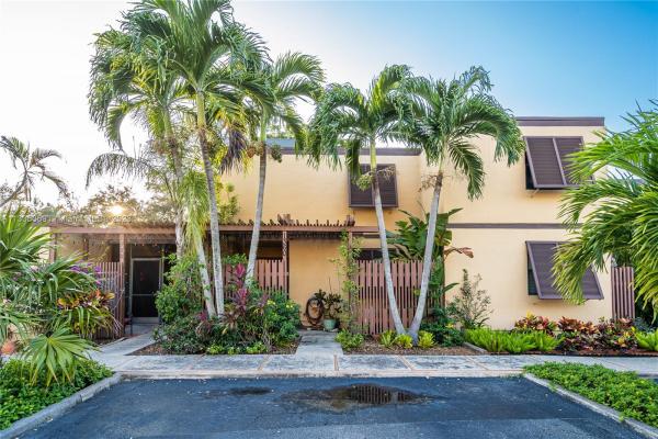 Villas Central, 1360 E Golfview Dr, Pembroke Pines, Florida 33026, image 1
