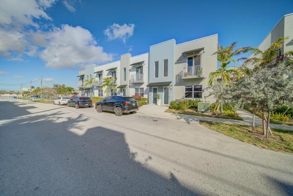 Urban Village At 5th Ave, 405 NE 35th Ct #5, Oakland Park, Florida 33334, image 1