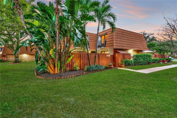 Waterford Courtyards At Crystal Lakes North, 2828 SW 12th St #2828, Deerfield Beach, Florida 33442, image 1