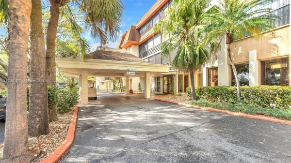 Cedar Glenn, 671 NE 195th St #406E, Ives Estates, Florida 33179, image 1