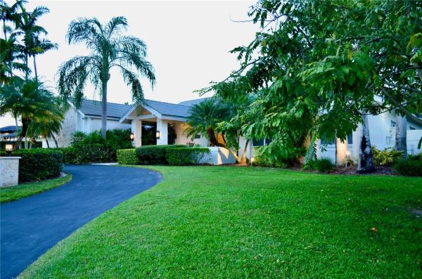 Maylen Heights, 10035 SW 143rd St, Kendall, Florida 33176, image 2