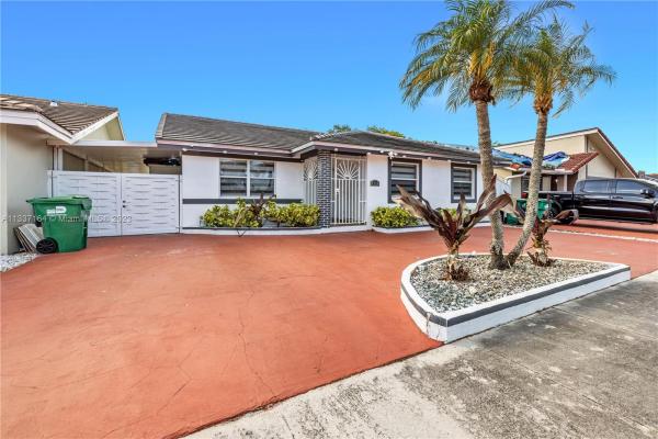 Munne Royal Homes, 9712 SW 145th Pl, The Hammocks, Florida 33186, image 1