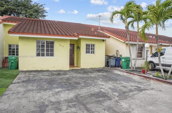 Bird Lakes Townhouses, 4670 SW 143rd Ave, Kendale Lakes, Florida 33175, image 1