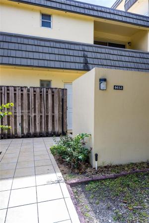 Kendale Lakes Townhouses, 8453 SW 137th Ave #8453, Kendale Lakes, Florida 33183, image 1