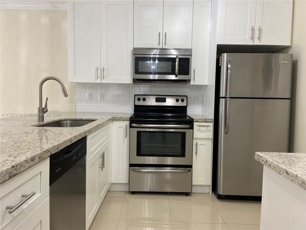 Village Of Kings Creek, 7860 Camino Real #L-111, Glenvar Heights, Florida 33143, image 2