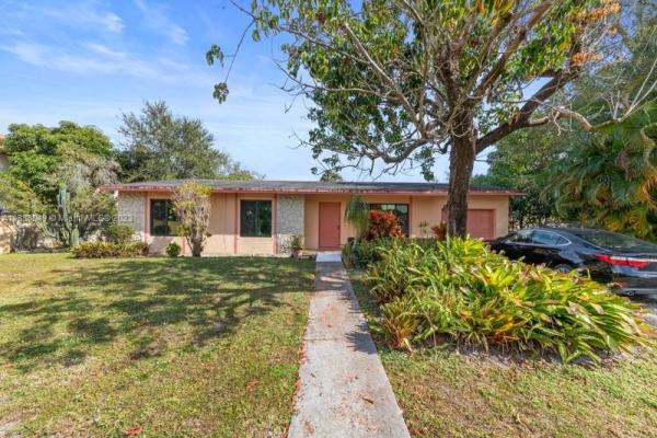 Leslie Estates, 19687 NW 33rd Pl, Miami Gardens, Florida 33056, image 2
