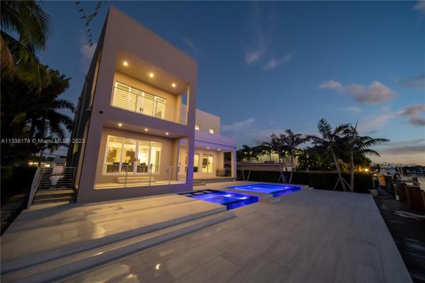 Coronado Harbor, 12940 N Bayshore Dr, North Miami, Florida 33181, image 2