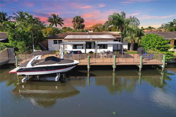 Coral Point, 2300 NE 19th Ave, Wilton Manors, Florida 33305, image 1