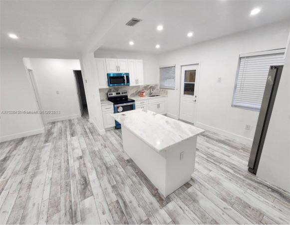 Berna Gilda, 907 NE 111th St, Biscayne Park, Florida 33161, image 1