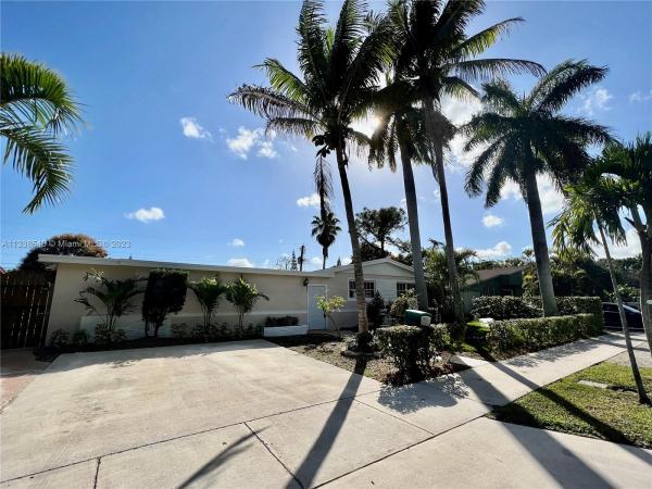 Highland Manor, 240 NE 175th Ter, North Miami Beach, Florida 33162, image 2