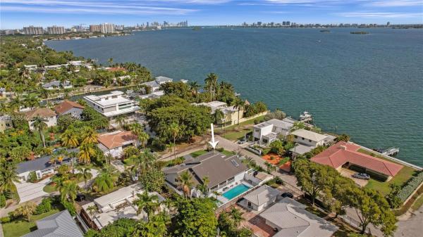 8790 N Bayshore Dr, Unincorporated Dade County, Florida 33138, image 2