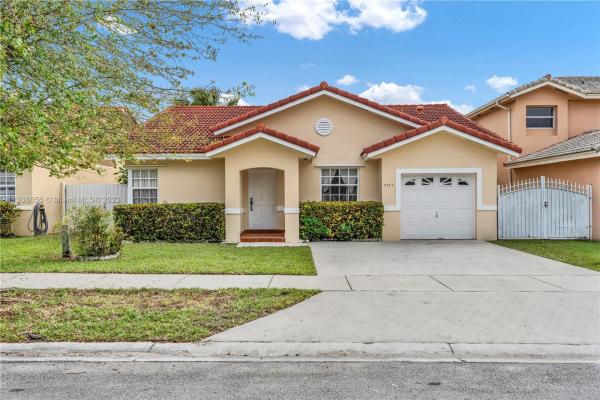 7763 SW 157th Pl, Unincorporated Dade County, Florida 33193, image 2