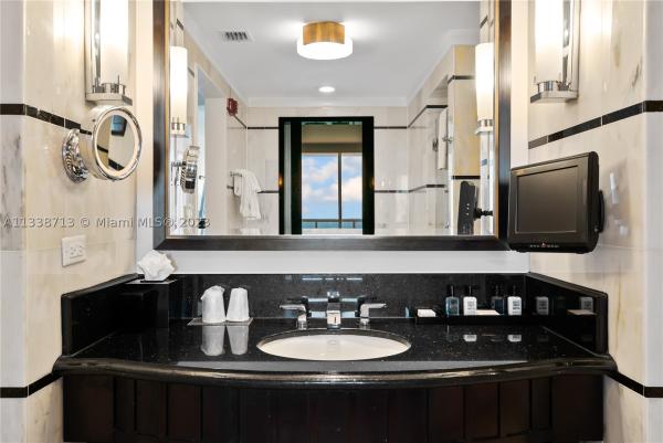Sorrento Tower, 4391 Collins Ave #1911, Miami Beach, Florida 33140, image 3